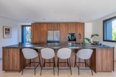 Cuisine de la villa W situe à menton idéal pour la location de vacances 
