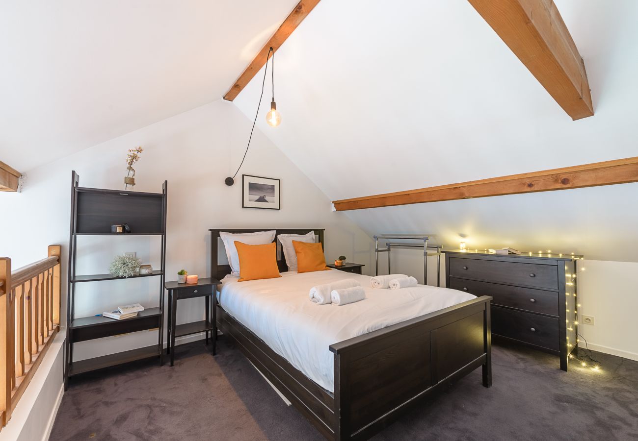 chambre double en mezzanine du cocon de Veyrier annecy  chambre double en mezzanine du cocon de Veyrier annecy